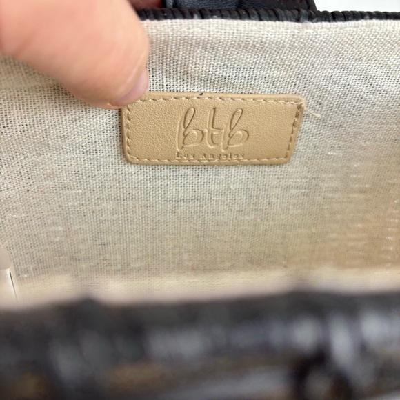 BTB Los Angeles Willow Imitation Pearl Bag - Picture 10 of 16